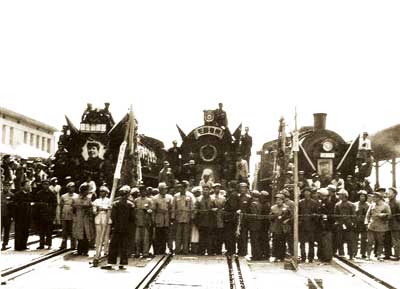 毛泽东号机车1946年10月30日在哈尔滨机务段正式命名.jpg