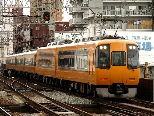 近鉄特急　鶴橋００７.jpg
