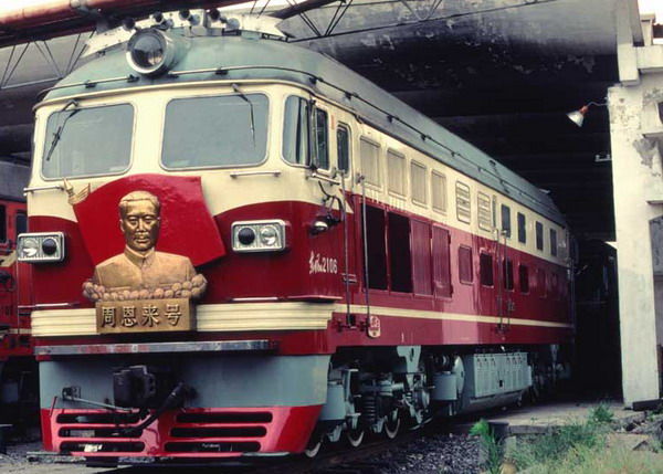 东风4周恩来号机车.jpg