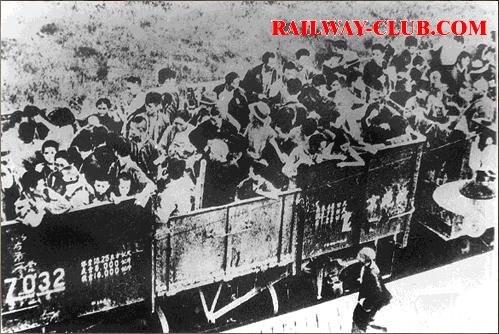 满载难民的列车从镇江开往南京.jpg
