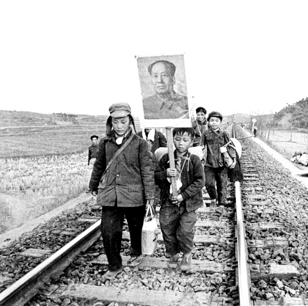 翁乃强--1966年红卫兵走长征路.jpg