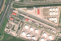 首都机场T3航站楼，紧贴高速公路，发现了这个