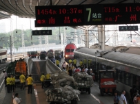 9月16日，T15次郑州站邂逅蓝皮25G